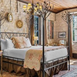 Romantic 1BR Suite on Main Street - Prime location