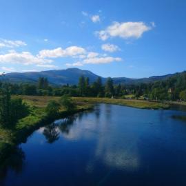 Idyllic Waterside Penthouse, hotel in Callander