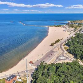 Coastal Comfort Meets Beachside Bliss, hotel a Muskegon