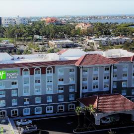 Holiday Inn Express & Suites - St. Petersburg - Madeira Beach by IHG, ξενοδοχείο σε St Petersburg