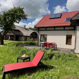 Pērles, готель у місті Durbe