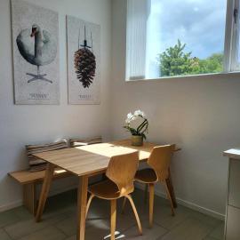 Modern & Homely Apartment - Free Parking
