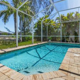 3 Bedroom Villa on Sweetwater Canal NEW, hotel v mestu Cape Coral