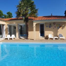 A La Topaze #Gîte calme #3 pers #Piscine privée #Cholet #Wifi haut débit #Préau #Cholet #Parc japonais #Puy du F ou, hotel v destinácii Le May-sur-Èvre