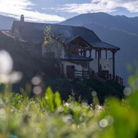 Alpin Zeneli Chalet, hotel in Çerem