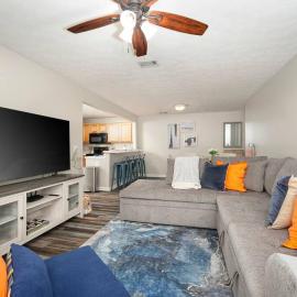 Viesnīca Vibrant Living Near Auburn University l 4BR 4BA pilsētā Oberna