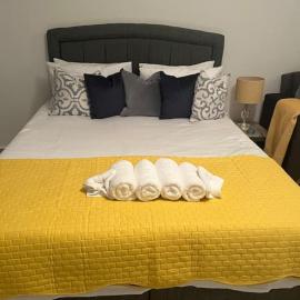 DejaBlue Eco Wellness Centre - Sunny Seaside Retreat - Studio Apartment, Bahceli, hotel in Kyrenia