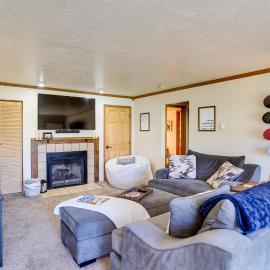 Hiking & Explore: Brian Head Condo w/ Indoor Pool!, hotell sihtkohas Brian Head