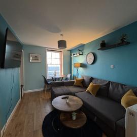 Fort Cresent Sea View Apartment, hotel di Margate