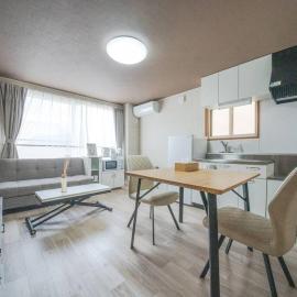 Guesthouse CoBo, hotel in Otaru