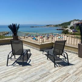 First Line On The Beach Cosy Sea Paradise Apartments, hotel a Kavarna
