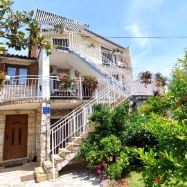 MARA House with Apartments