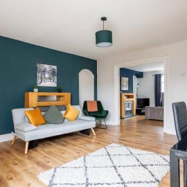 Enjoy a spacious 3 BR home, hotel in Sunderland