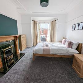 Modern and Homely 3 BR for bigger groups