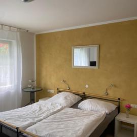 großes Gästezimmer mit Bad