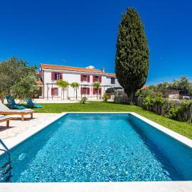 Casa Mirna for 7 people near Pula with sea view & only 2 km from the sea