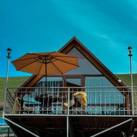 Kolsay Tanbalytas A-Frame, hotel a Kolʼbastau