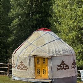Kolsay Tanbalytas YURTS, hotel a Kolʼbastau