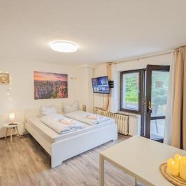 Urlaubsmagie - Ferienwohnung Blütenmeer - direkt am Wanderweg - B2