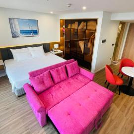 Khách sạn IBIZA Hải Tiến - Căn hộ IB15A06 Premier Ocean โรงแรมในNam Khê