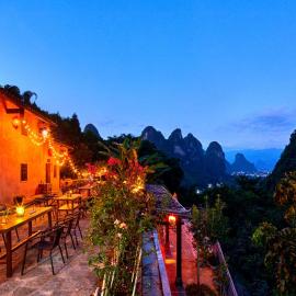 Yangshuo Yunshe Mountain Guesthouse: Yangshuo şehrinde bir otel