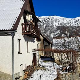 Hikers Hut Hišar, Hotel in Podbrdo