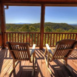 Above Raven Ridge - Mineral Bluff, GA - Take in Sweeping Mountain Views, Soak in the Hot Tub, Rack Up a Game of Pool, and Enjoy