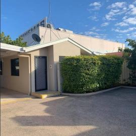 Fully Furnished Modern Unit in centre of city, Hotel in Emerald
