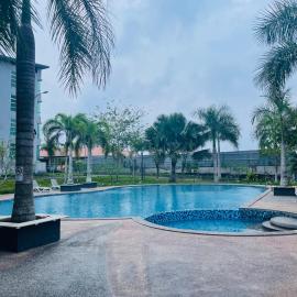 Cozy Home with swimming pool access