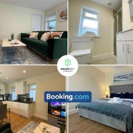 Modern 1 bedroom flat with free parking, hotell sihtkohas Woking