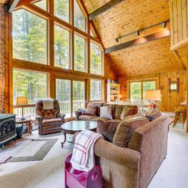 러들로에 위치한 호텔 Family-Friendly Ludlow Cabin on Lake Pauline!