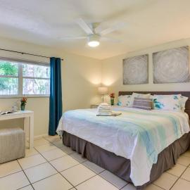 Coconut Cove Mid-long term stays available Walk to Downtown Trolly to BEACHES