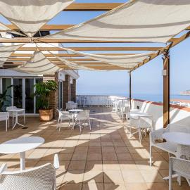 Hotel Almijara - Mares, khách sạn ở La Herradura