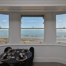 Amazing Seaview - 2 bedroom, 2 bathroom, hotel in St. Leonards