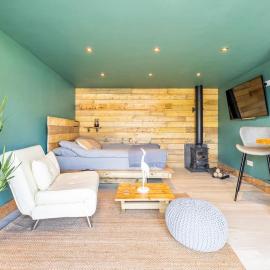 Self contained cabin, firepit, NR MOD aztec, m5, m4, hotel u gradu Bristol