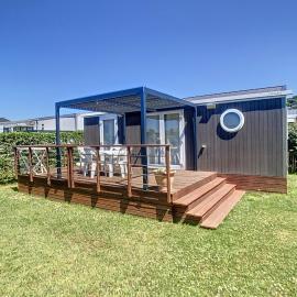 Mobil-home Grand Confort à 200m de la plage avec piscine chauffée, 4 pers, terrasse, parking - FR-1-361A-21, hotel in Jullouville-les-Pins