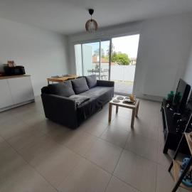 T2 moderne avec terrasse ensoleillée et parking au centre d'Anglet, proche des plages - FR-1-239-1063