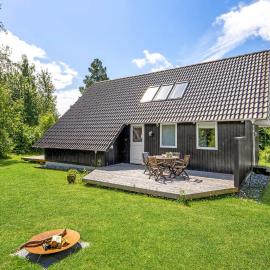 3 Bedroom Cozy Home In Højslev, hotel din Højslev