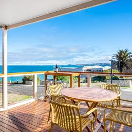 bythesea - Fireside Comfort on the Beach, hotel in Port Elliot