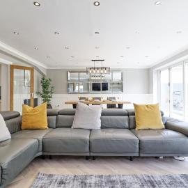 Luxury 5-Bedroom Home Sleeps 11 in Theydon Bois