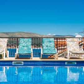 Villa Sunset Apartments، فندق في أوكرونغ دونغي