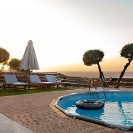 Sunset bliss villa in Karteros, hotel in Karteros