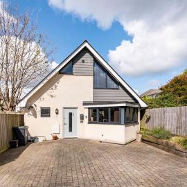 Three Bedroom Detached Home with Parking, Dog friendly, Quiet location, Short Drive to Beach!
