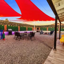 Phoenix Retreat - 1 Bedroom King Suite with 2 Smart TVs - 10 min from Airp - Unit B, hotel sa Phoenix