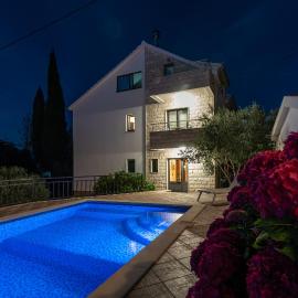 Maca Apartments & Suites