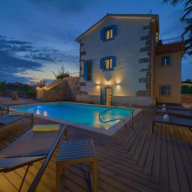 Luxury Villa Ive With Heated Pool, Finnish Sauna, Infrared Sauna, Pet Friendly: Krk şehrinde bir otel