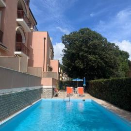 Residence Cherie, hotel a Borgio Verezzi