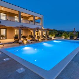 Villa Silente, modern and luxurious villa hugged by nature
