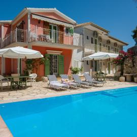 Soustas Apartments, хотел в Longós
