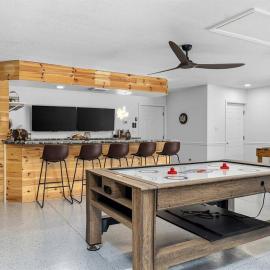 Welcome to Lakeside Lodge - Game Cave, Golf Greens, hotell sihtkohas Gladwin